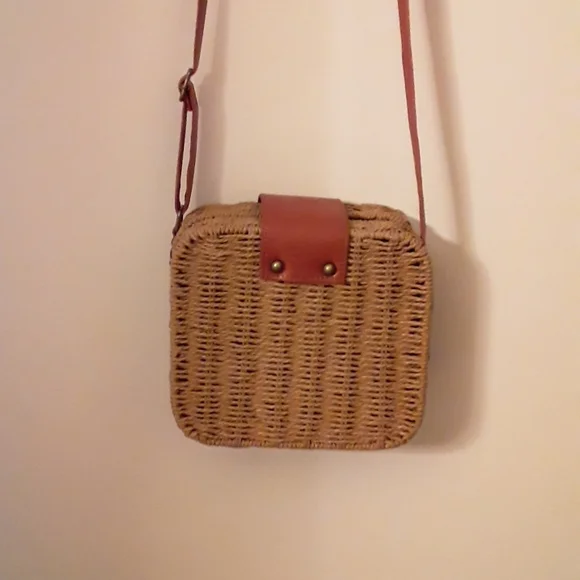 NWOT straw bag - Picture 6 of 8